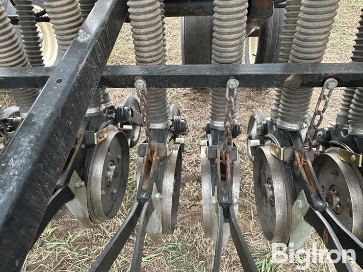 truax-flxii-812rt-drill-seeder-image-19
