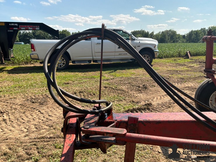 international-720-6-bottom-plow-image-10
