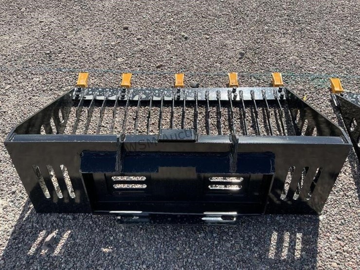 2026-giyi-44in-rock-bucket-for-stand-up-skid-steer-image-3