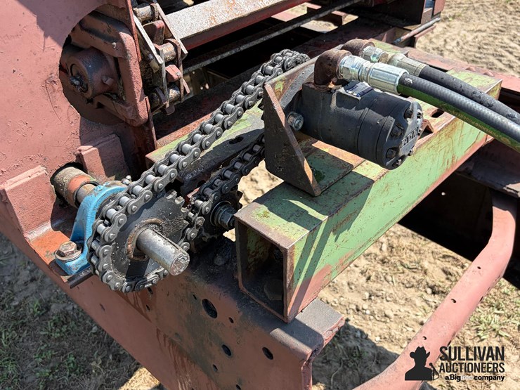highway-equipment-company-l-70-11-8-ton-lime-spreader-image-14