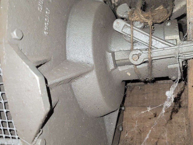 visible-gas-pump-top-assembly-image-7