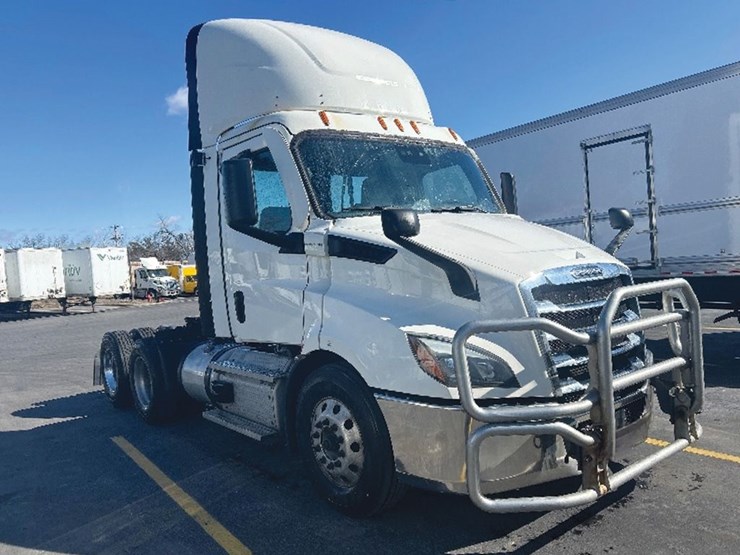 2021-freightliner-cascadia-116-image-1
