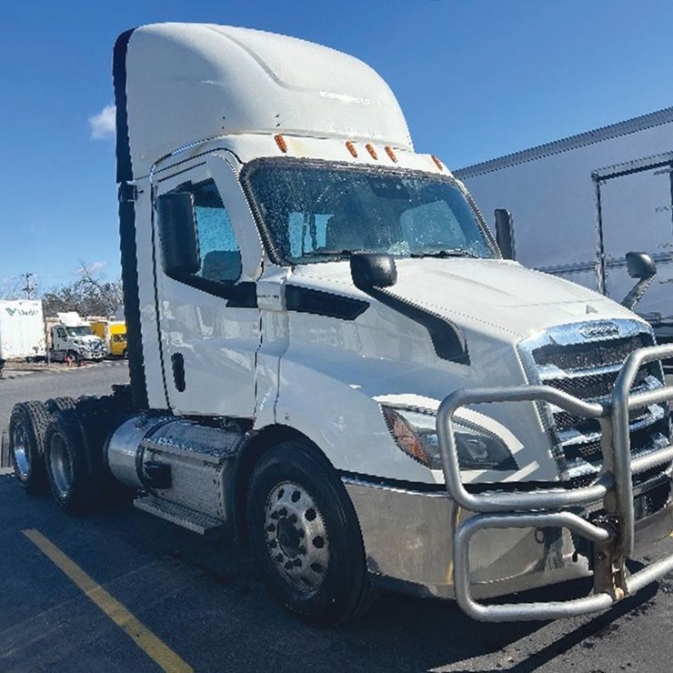 2021 FREIGHTLINER CASCADIA 116