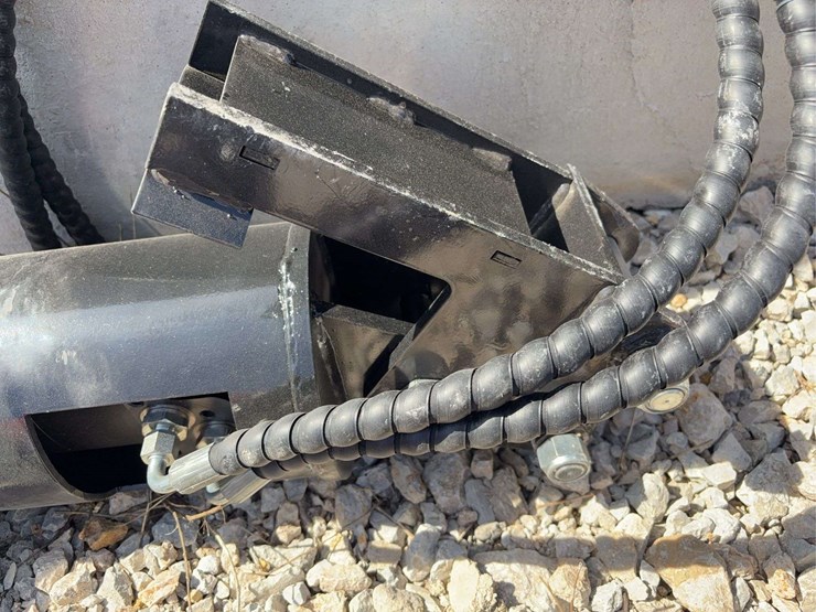 hydraulic-mini-excavator-auger-attachment-with-dual-bits-image-4