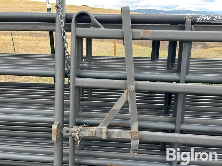hw-livestock-panels-&-arched-gate-image-12