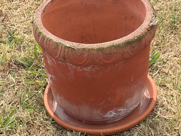 #106-•-12-inch-terra-cotta-pot,-greco-lip-and-saucer-image-1