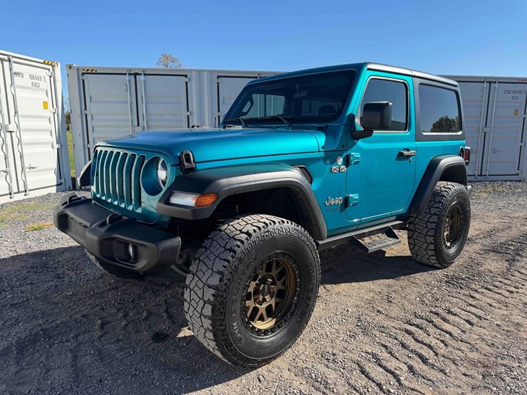2019-jeep-wrangler-sport-image-1