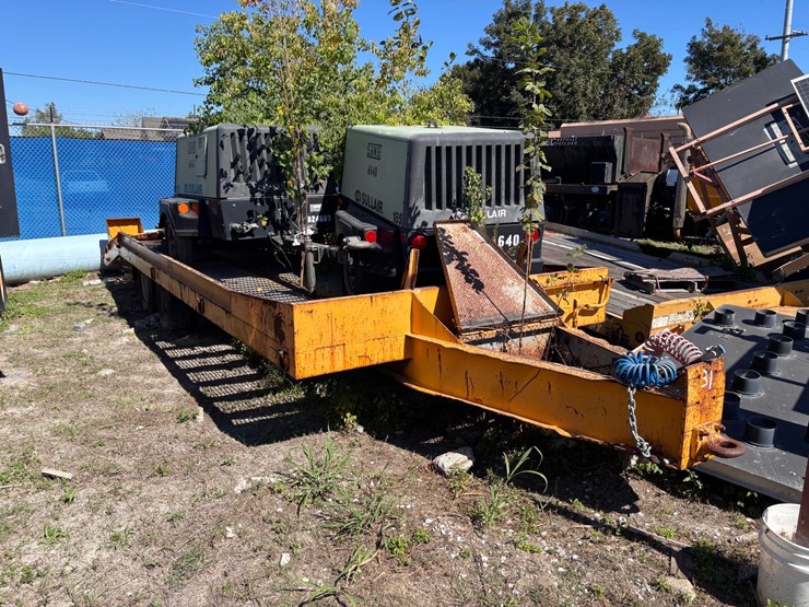 #31-•-tandem-axle-equipment-trailer-image-1
