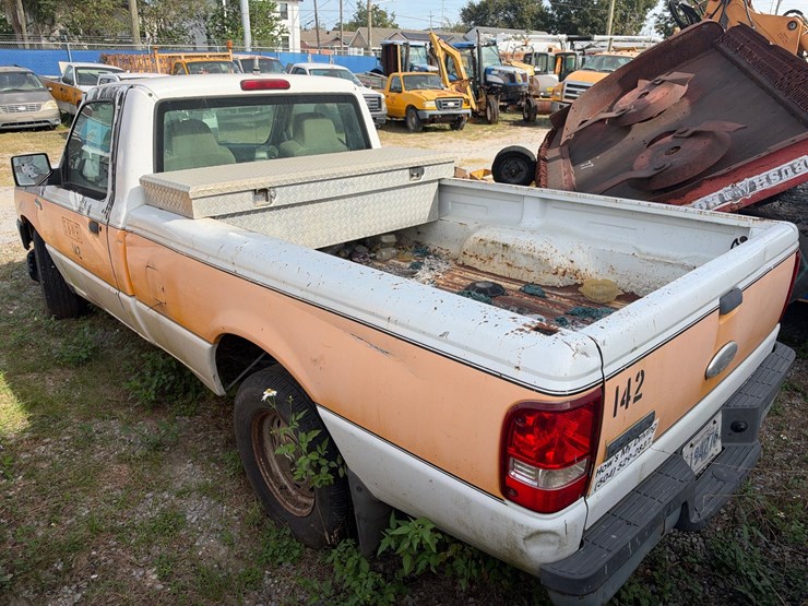 #73-•-2006-ford-ranger-regular-cab-pickup-truck-image-3