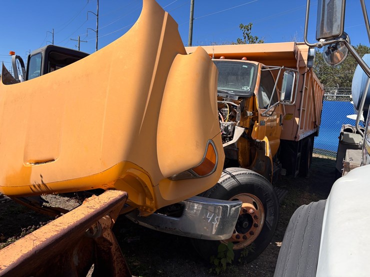 #45-•-2010-ford-f-750-4x2-dump-truck-with-steel-dump-body-image-5
