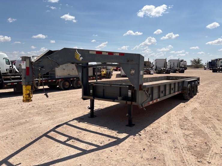 2012-trail-master-28’-x-7’-3-axle-goiseneck-trailer-image-4