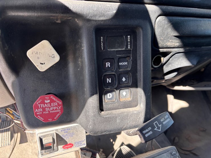 #17-•-2009-ford-f-750-super-duty-crew-cab-utility-truck-image-18