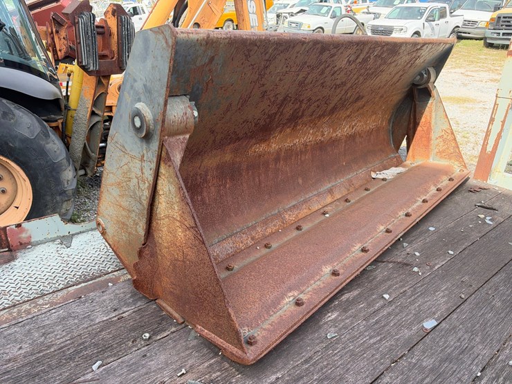 #81-•-8ft-hyd-loader-bucket-image-1