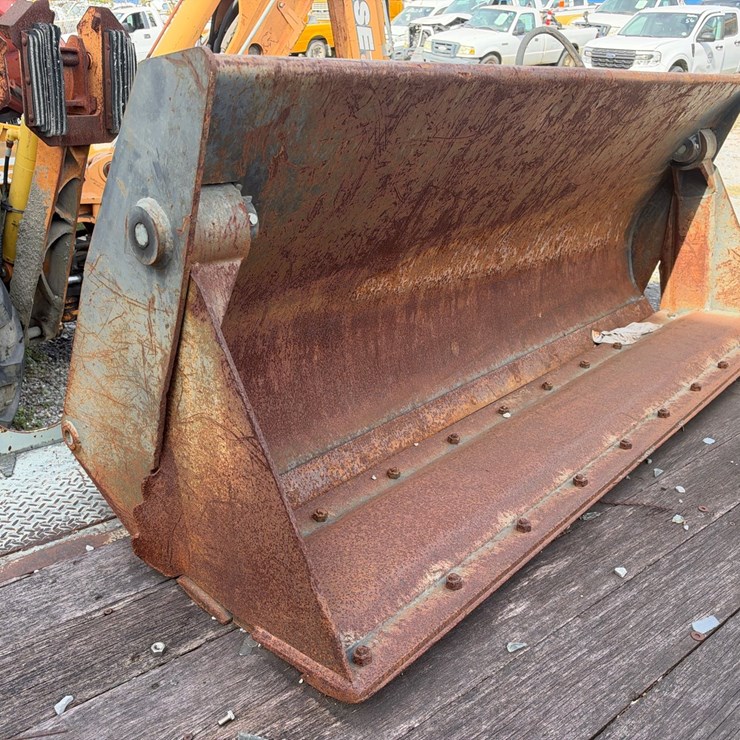 #81 • 8FT HYD LOADER BUCKET