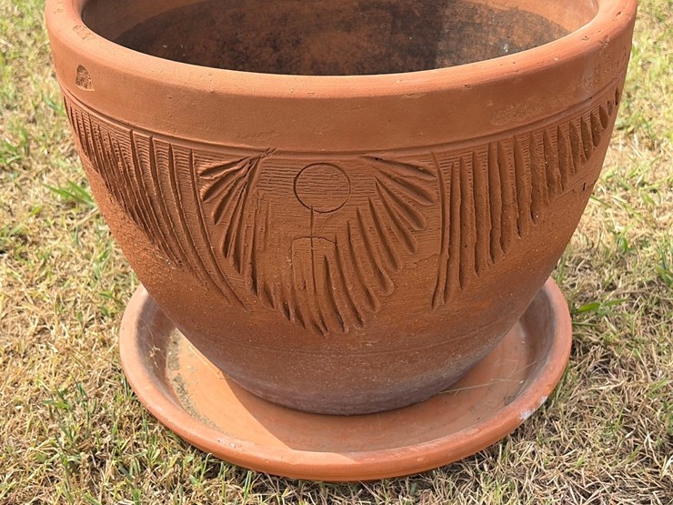#105-•-17-inch-decorative-terra-cotta-pot-with-saucer-image-2
