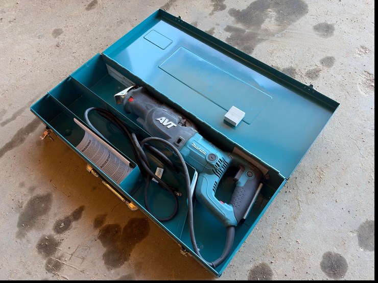 #4-•-makita-sawzall-w/-extra-blades-image-2