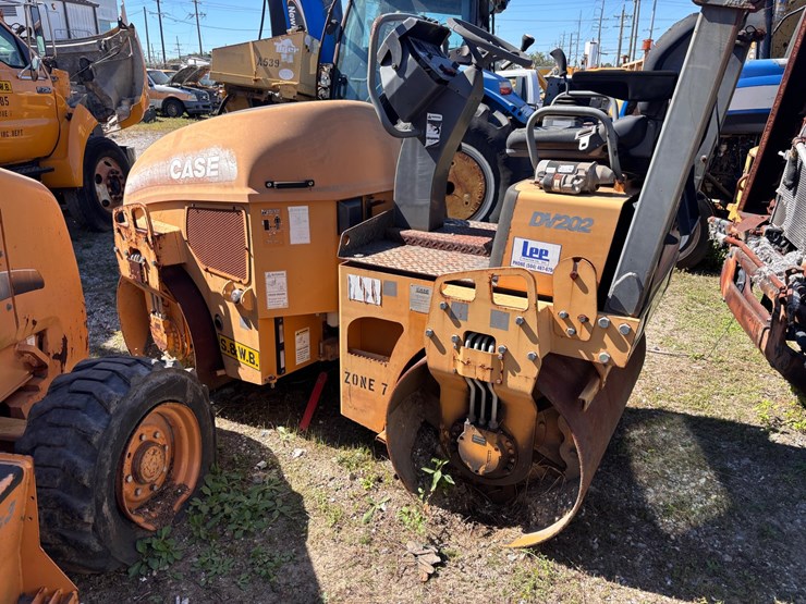 #44-•-case-dv202-compact-tandem-vibratory-roller-image-5