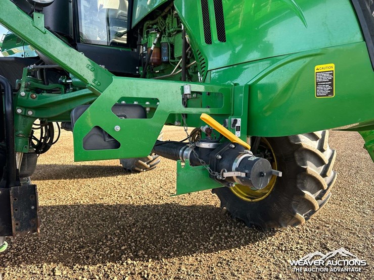 2014-john-deere-r4030-4x4-high-clearance-self-propelled-sprayer-image-33