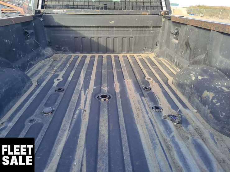 non-operable-2022-ford-f-350-super-duty-4x4-xlt-4dr-crew-cab-8-ft.-lb-srw-image-15