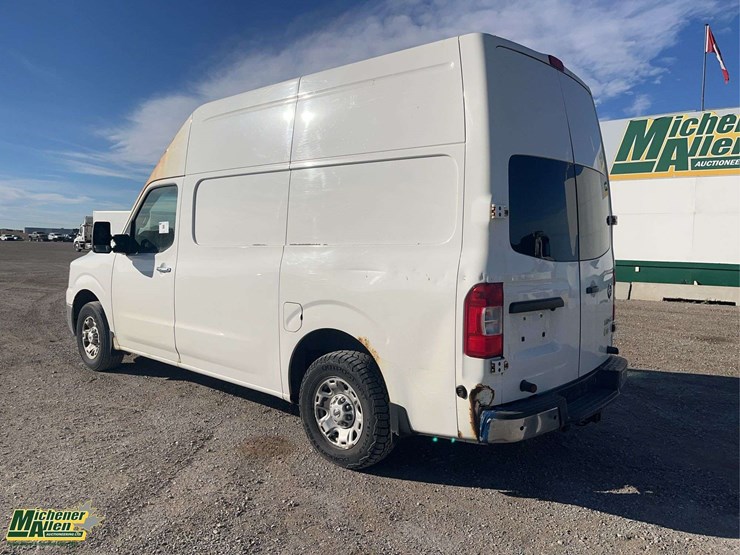 2012-nissan-nv-cargo-van-image-3