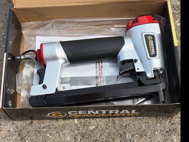 #93-•-central-pneumatic,-wide-crown-air-stapler-image-2
