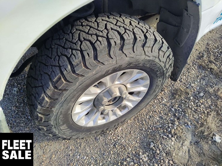 non-operable-2022-ford-f-350-super-duty-4x4-xlt-4dr-crew-cab-8-ft.-lb-srw-image-22