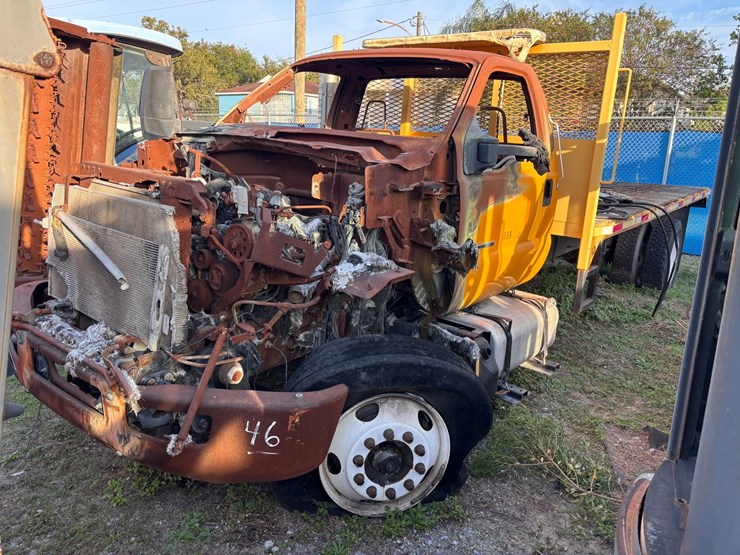 #46-•-ford-550-flatbed-cab-chassis-truck-with-headache-rack-image-5