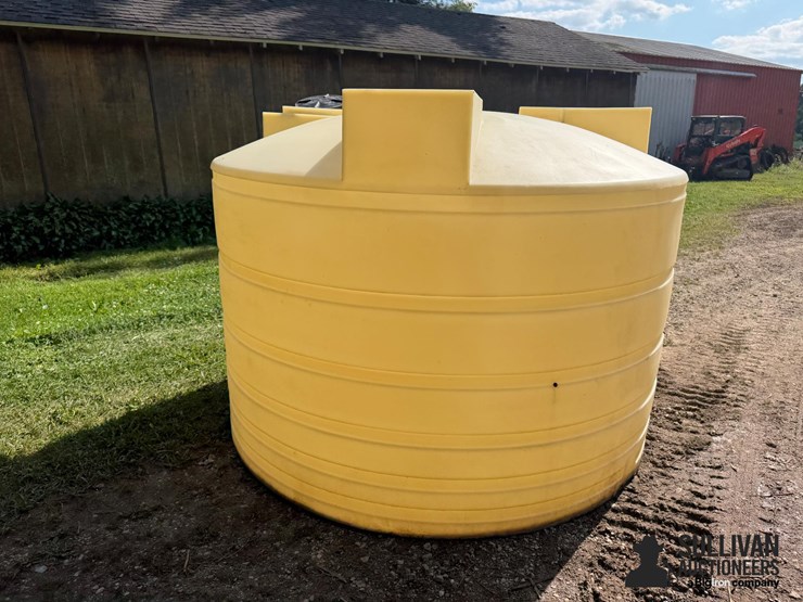 1,300-gal-poly-tank-image-12