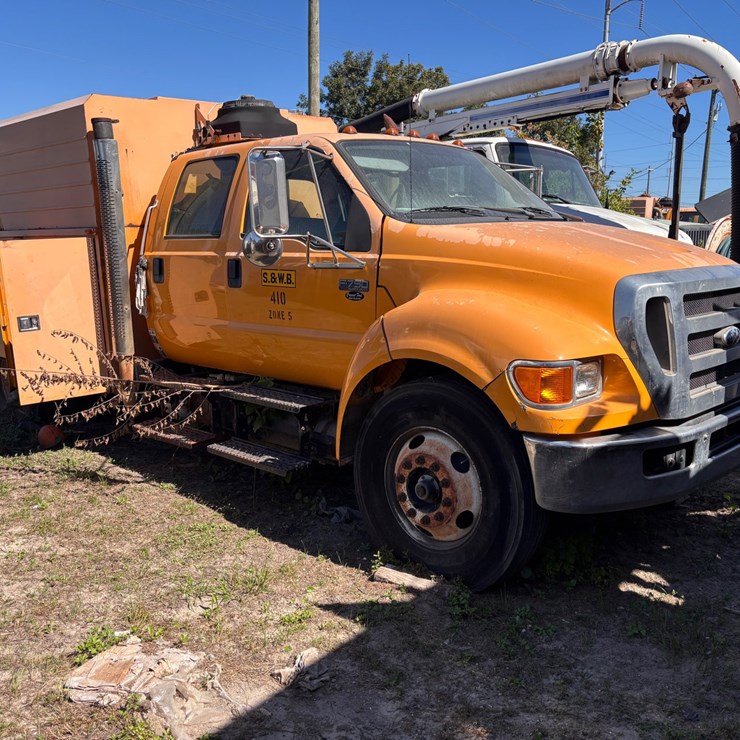 #37 • 2010 Ford F-750 Super Duty Utility Truck with Auto Crane
