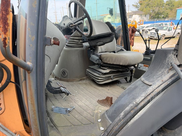 #79-•-2010-case-590sm-backhoe-image-14