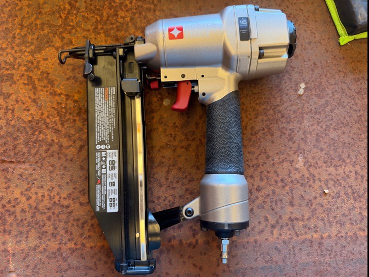 #32-•-porter-cable-pneumatic-nail-gun-image-2