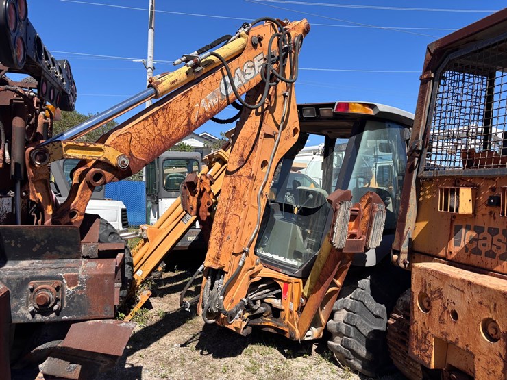 #40-•-case-590-super-m-series-3-backhoe-loader-image-4