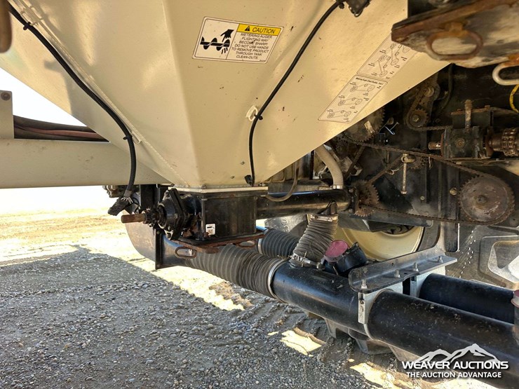 2011-bourgault-3310-55-55-ft.-seeder-image-77