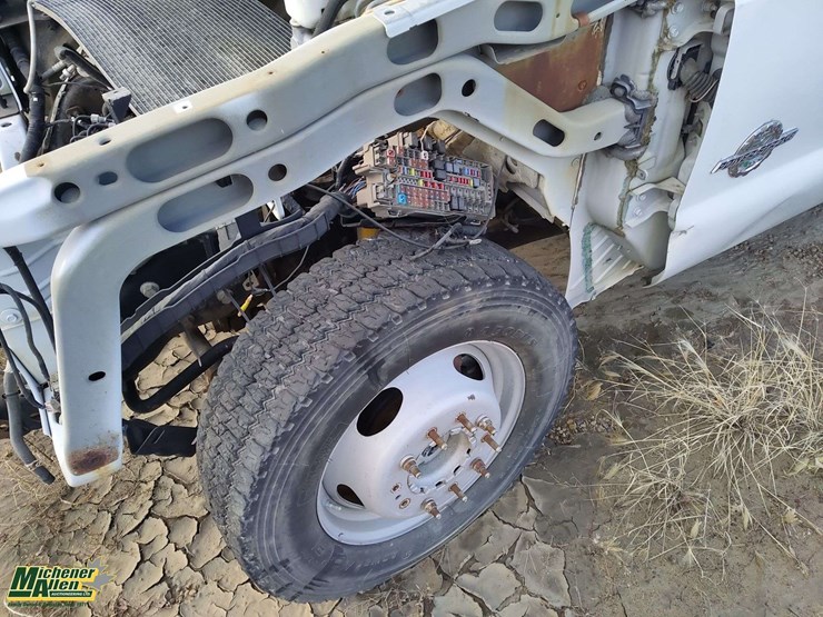 non-operable-2015-ford-f-550-super-duty-s/a-cab-&-chassis-image-26