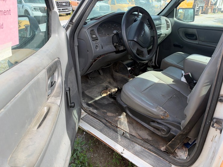 #73-•-2006-ford-ranger-regular-cab-pickup-truck-image-7