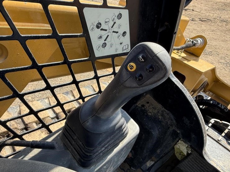 2022-caterpillar-279d3-image-17