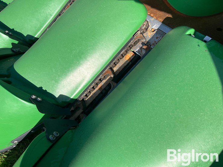 2015-john-deere-608c-corn-head-w/ez-trail-header-trailer-image-10