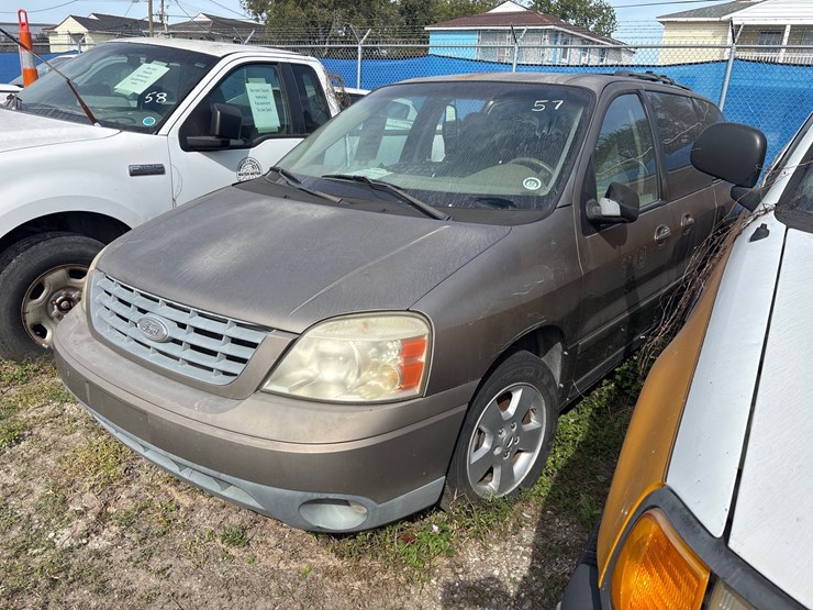 #57-•-ford-freestar-ses-minivan-image-1