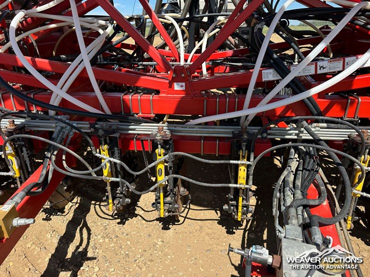 2011-bourgault-3310-55-55-ft.-seeder-image-14