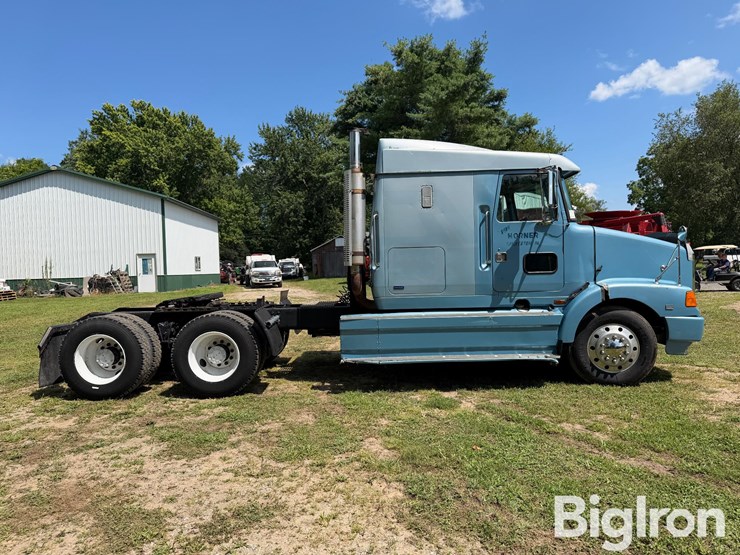 1992-wgc-integral-sleeper-t/a-truck-tractor-image-4