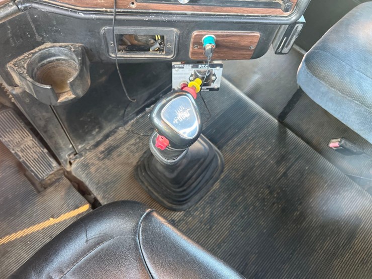 1996-freightliner-day-cab-image-20