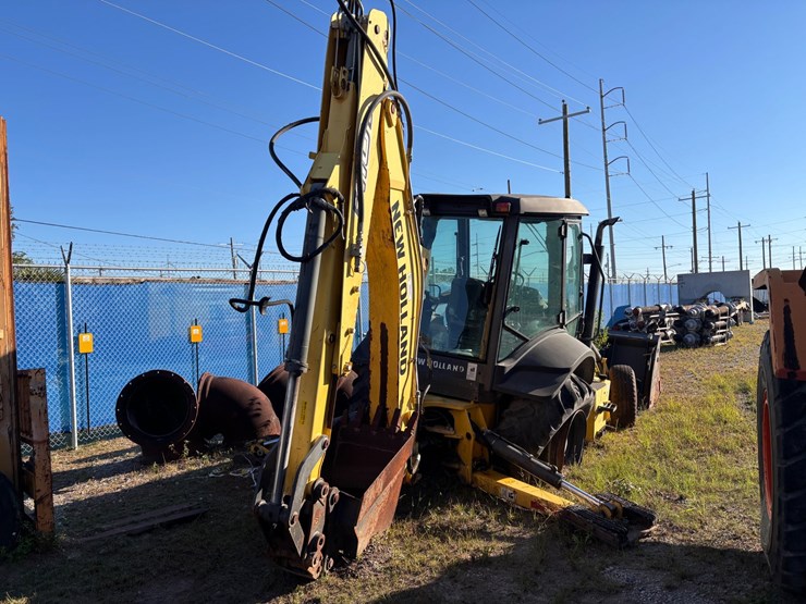 #2-•-new-holland-b110c-backhoe-loader-image-4