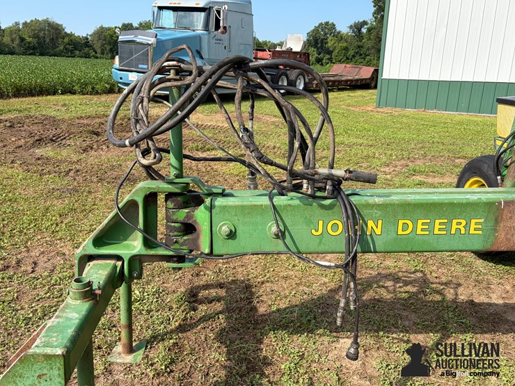john-deere-7200-maxemerge-8r36"-corn-planter-image-11