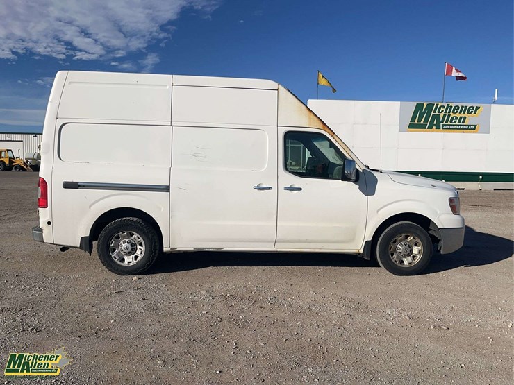 2012-nissan-nv-cargo-van-image-5