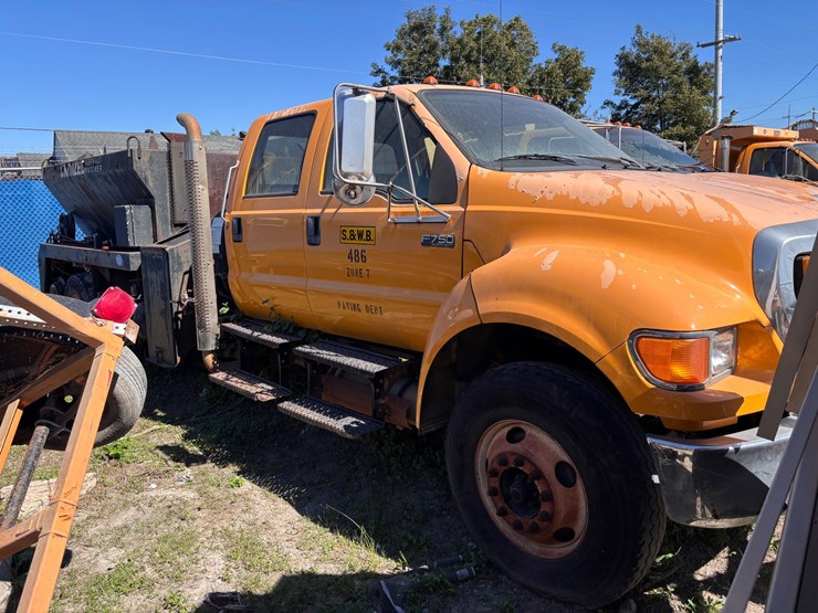 #23-•-ford-f-750-pb-loader-unitized-asphalt-patcher-truck-image-1