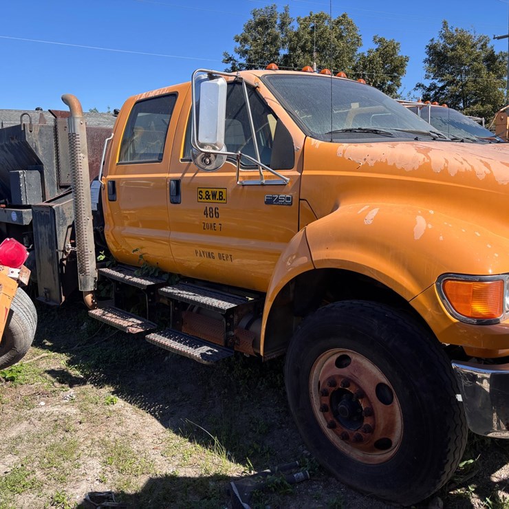 #23 • Ford F-750 PB Loader Unitized Asphalt Patcher Truck