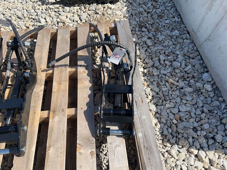 mini-excavator-hydraulic-thumb-attachment-image-2