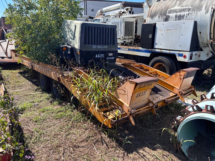 #31-•-tandem-axle-equipment-trailer-image-3