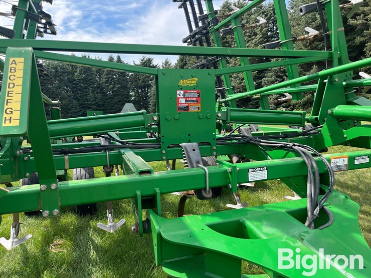2011-john-deere-2210-31'5"-field-cultivator-image-13