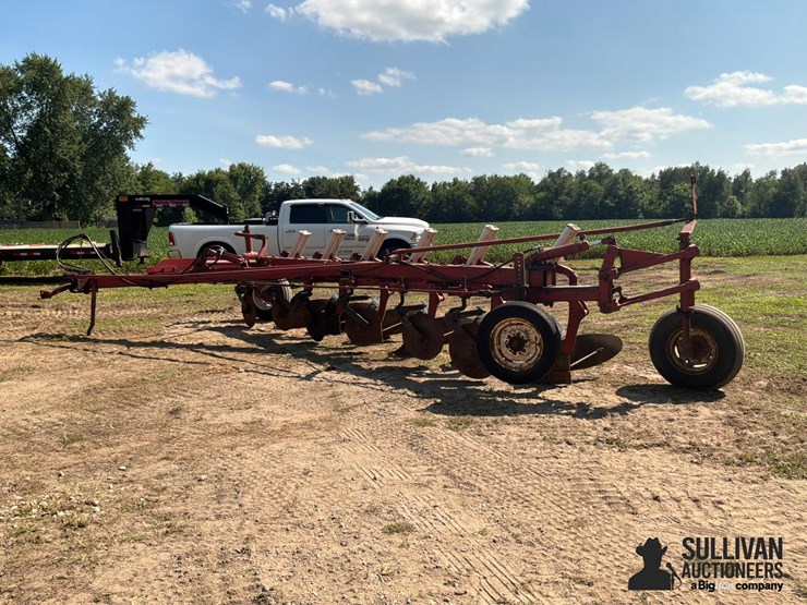 international-720-6-bottom-plow-image-8